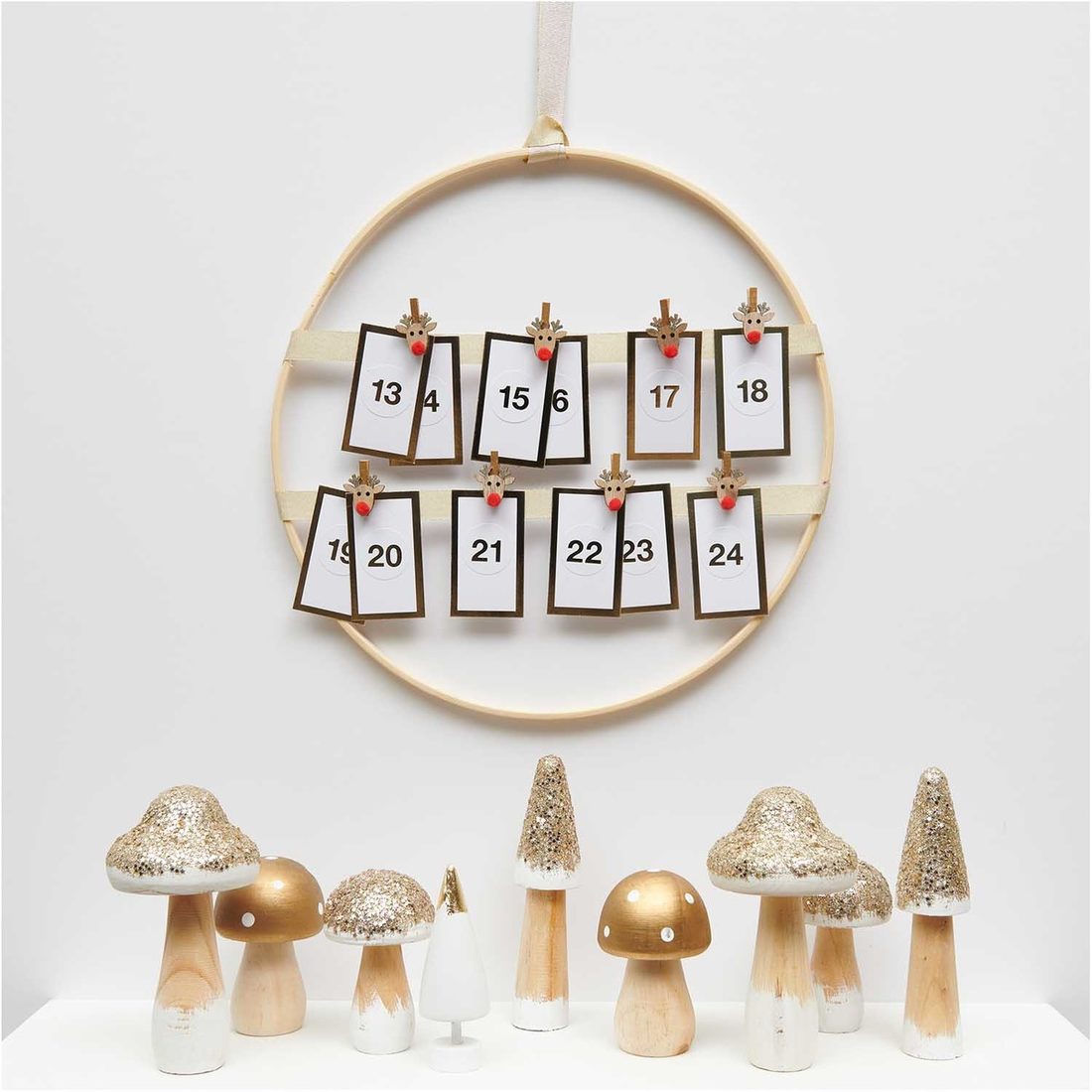 Rendier op wasspeld 3 cm 8 stuks Rendier op wasspeld 3 cm 8 stuks