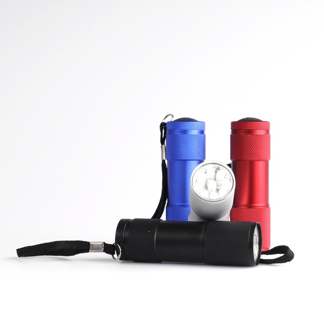 Zaklamp 9 LED met batterijen kleurenmix Zaklamp 9 LED met batterijen kleurenmix