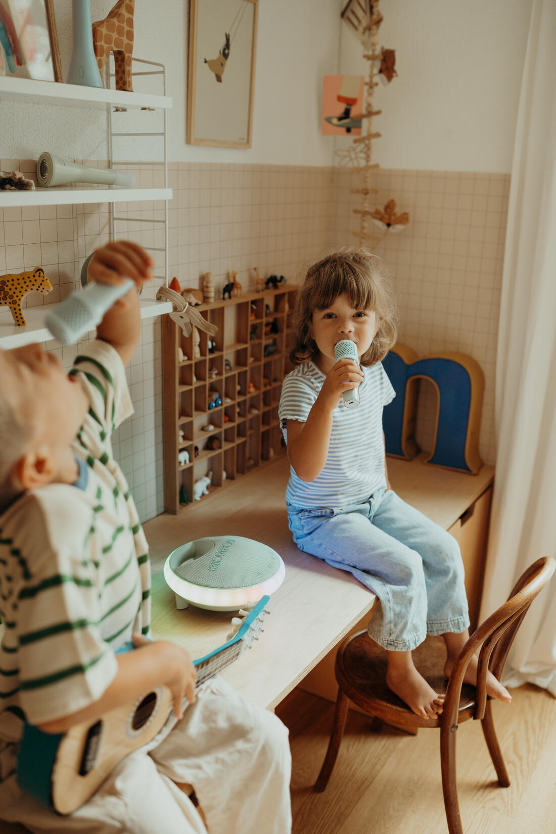 Kidykaraoke met 2 x 20w speakers & 2 draadloze micro's Kidykaraoke met 2 x 20w speakers & 2 draadloze micro's