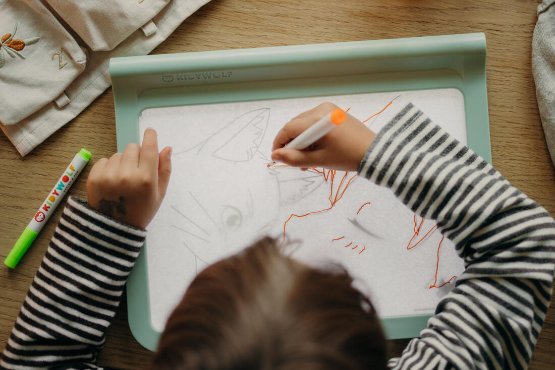 Kidydraw-pro A4 tekentablet met licht 2in1 groen Kidydraw-pro A4 tekentablet met licht 2in1 groen
