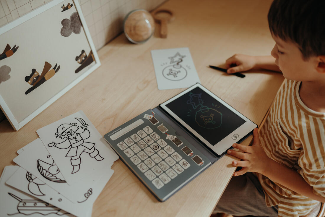 Kidydraw-mini Oceans & Pirates draagbaar tekentablet op zee Kidydraw-mini Oceans & Pirates draagbaar tekentablet op zee