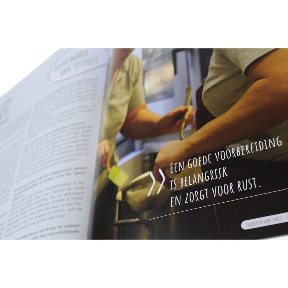 Iedereen aan tafel! Inclusief koken voor jeugdgroepen Iedereen aan tafel! Inclusief koken voor jeugdgroepen