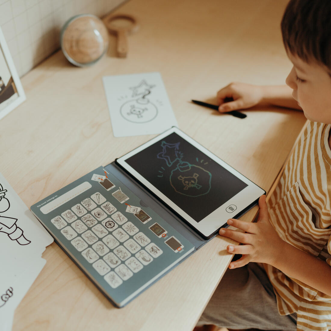 Kidydraw-mini Oceans & Pirates draagbaar tekentablet op zee Kidydraw-mini Oceans & Pirates draagbaar tekentablet op zee