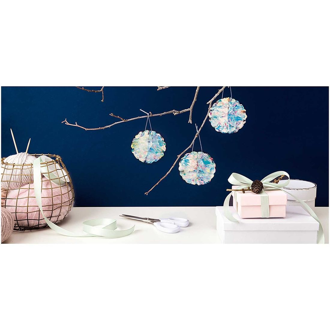 Pompon iriserend 7 cm 3 stuks Pompon iriserend 7 cm 3 stuks