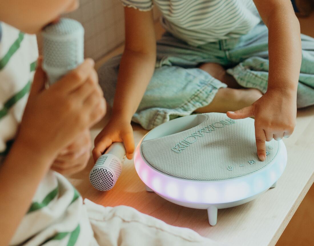 Kidykaraoke met 2 x 20w speakers & 2 draadloze micro's Kidykaraoke met 2 x 20w speakers & 2 draadloze micro's