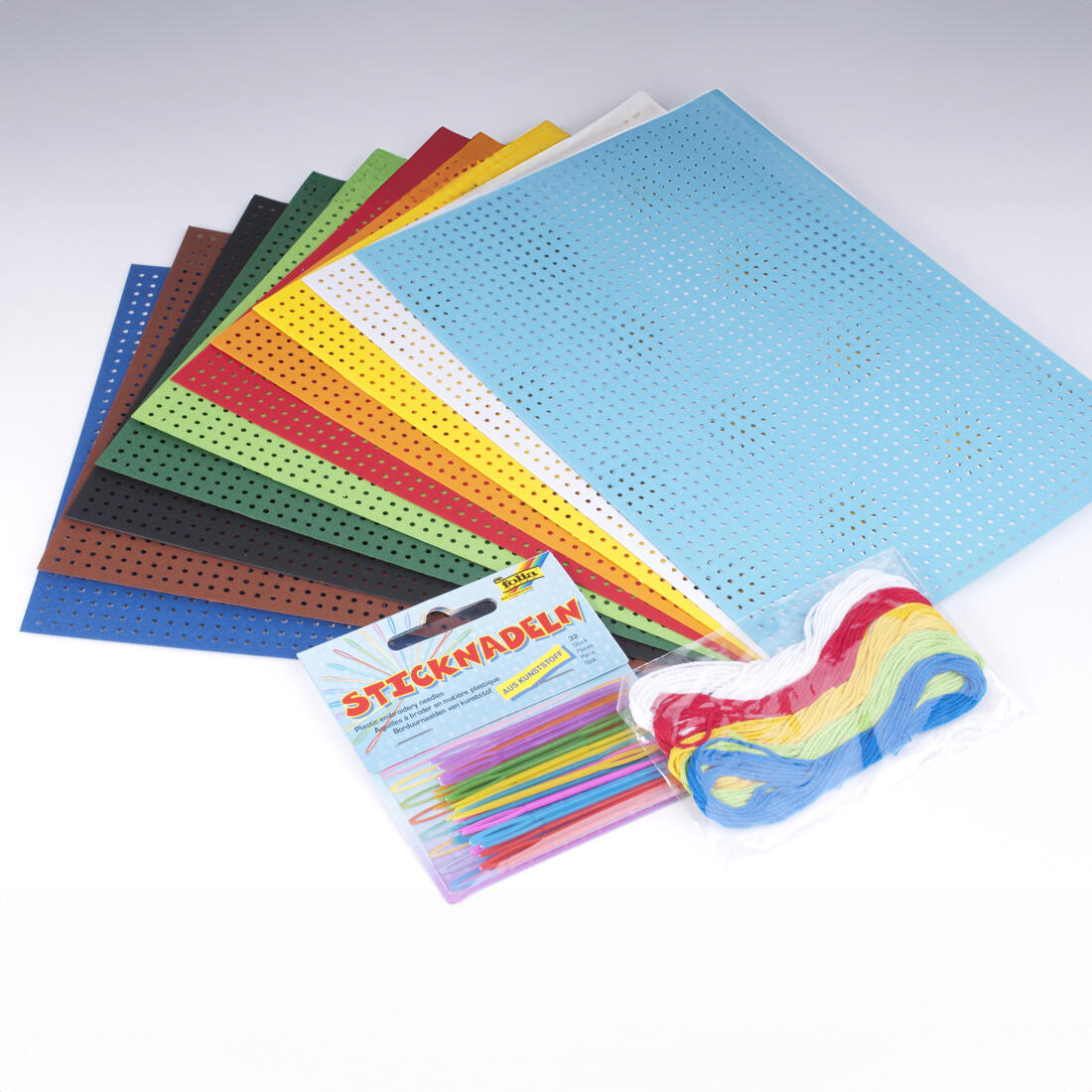 Naaikarton set 10 kaarten 10 naalden 5 kleuren draad